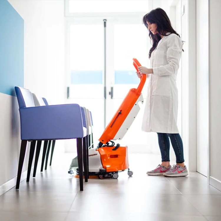 maszyna-czyszczaca-szorowarka-do-podlog-willmop-50-tsm (3).jpg