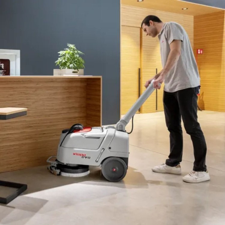 szorowarka-maszyna-czyszczaca-do-podlog-vispa-evo-comac (4).jpg