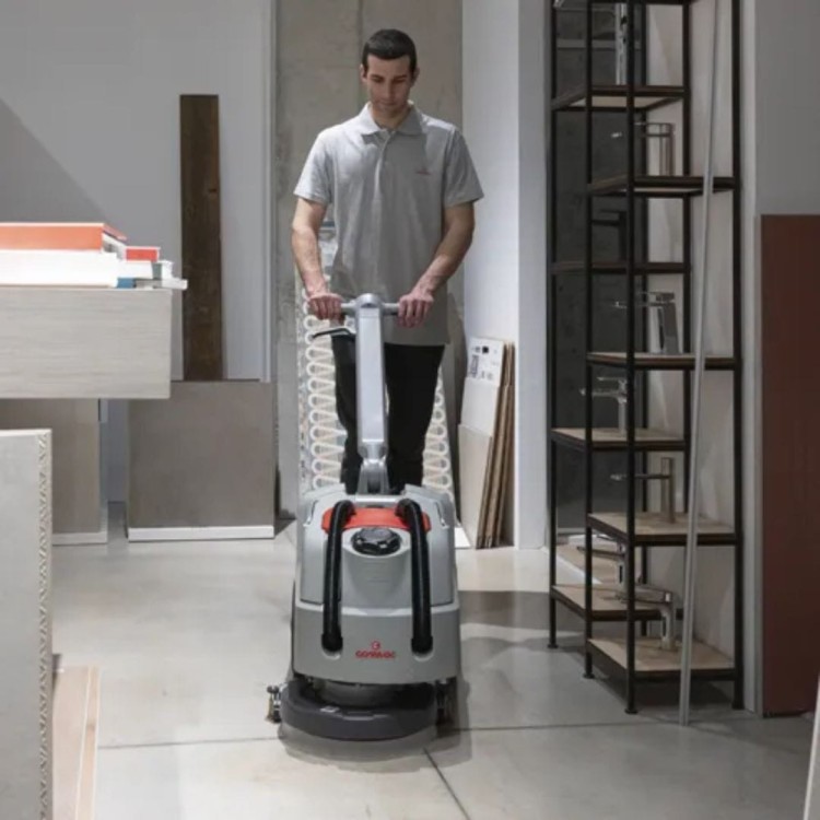 szorowarka-maszyna-czyszczaca-do-podlog-vispa-evo-comac (6).jpg