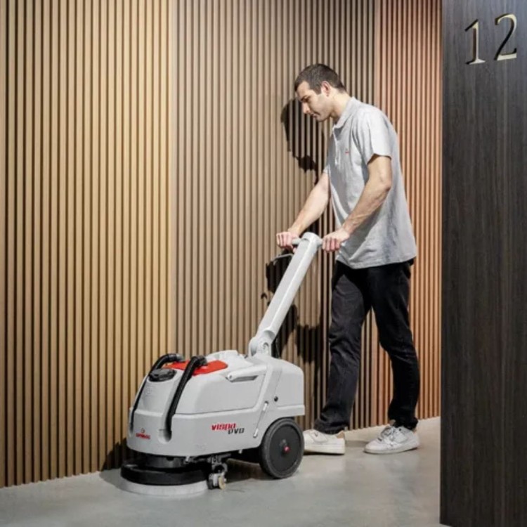 szorowarka-maszyna-czyszczaca-do-podlog-vispa-evo-comac (7).jpg