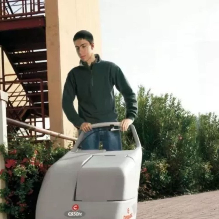 profesjonalna-zamiatarka-czyszczaca-50-h-comac (4).jpg