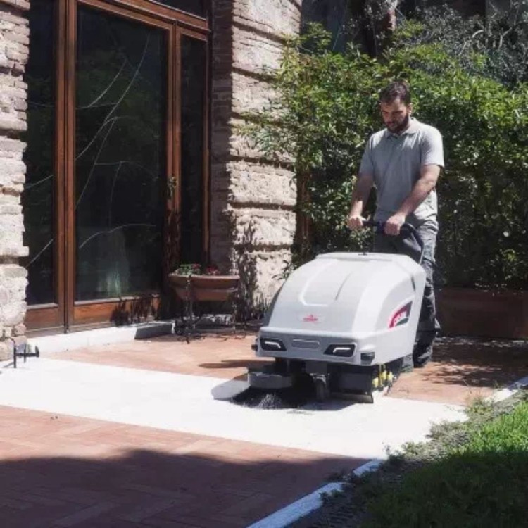 profesjonalna-zamiatarka-bateryjna-sc500-comac (2).jpg